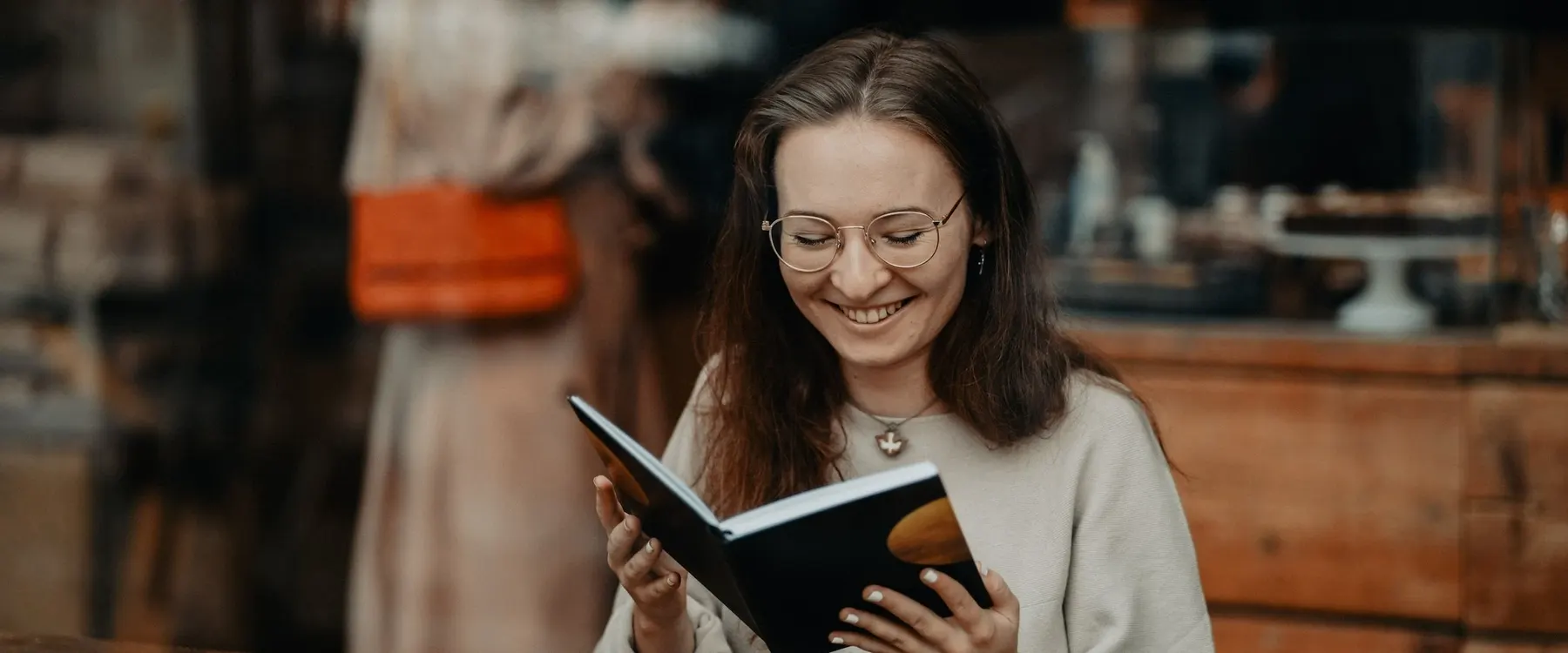 A university reader studying psychology materials